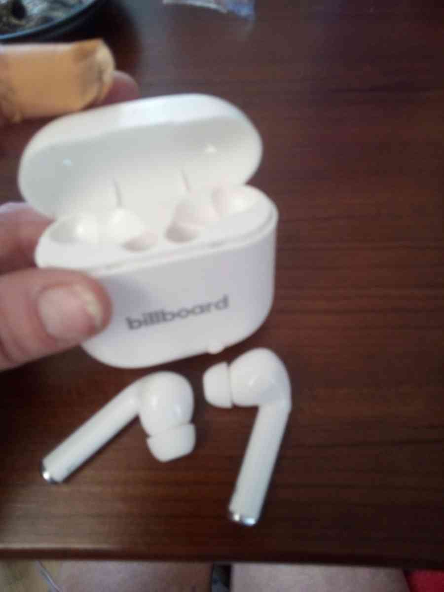 Billboards Bluetooth headphones - Columbus, Ohio - FleaMarketBay