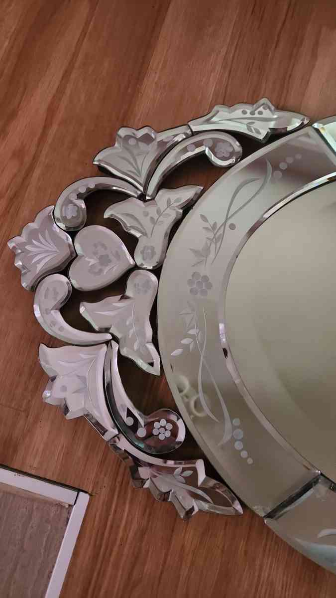 vintage venetian mirror  vanity - Glasgow, Kentucky - FleaMarketBay