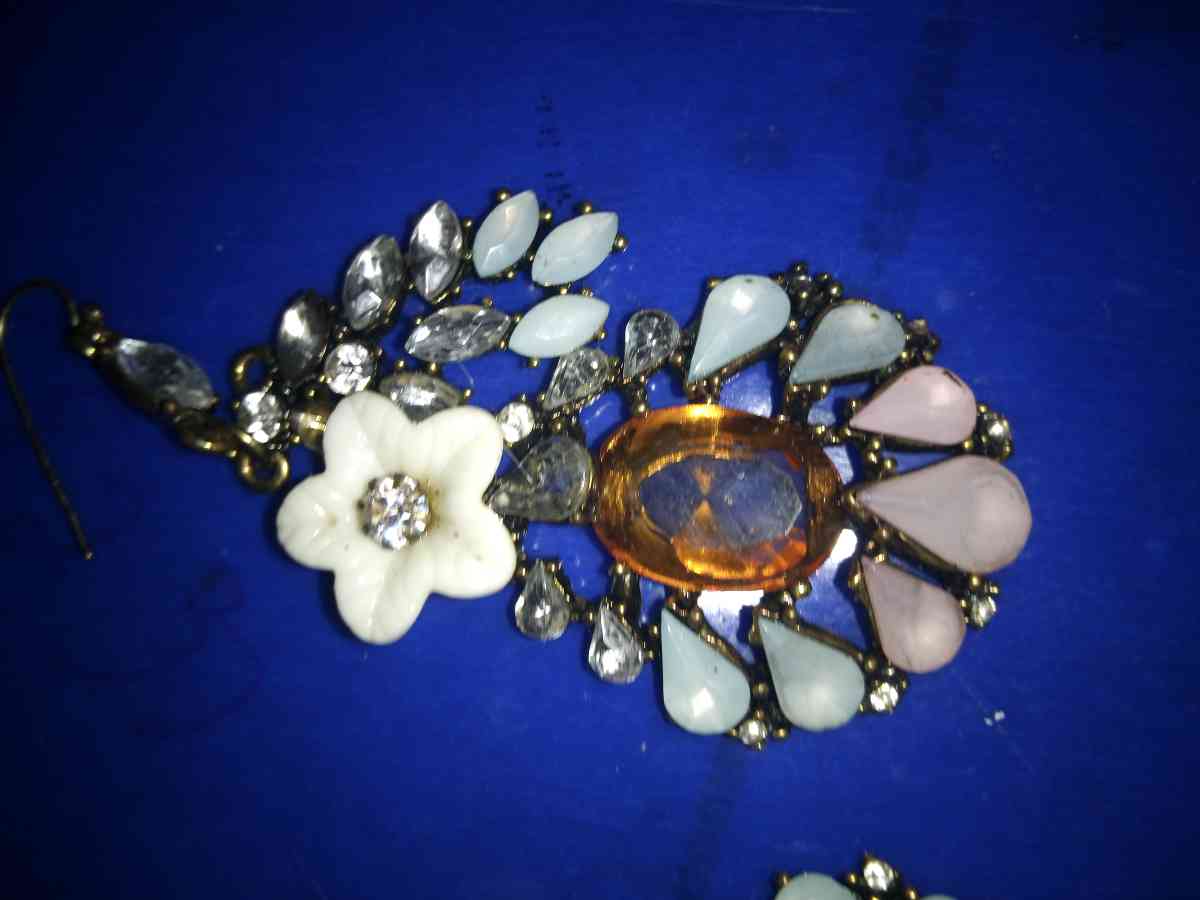 Vintage Glass Rhinestone Earrings - Pawtucket, Rhode Island - FleaMarketBay