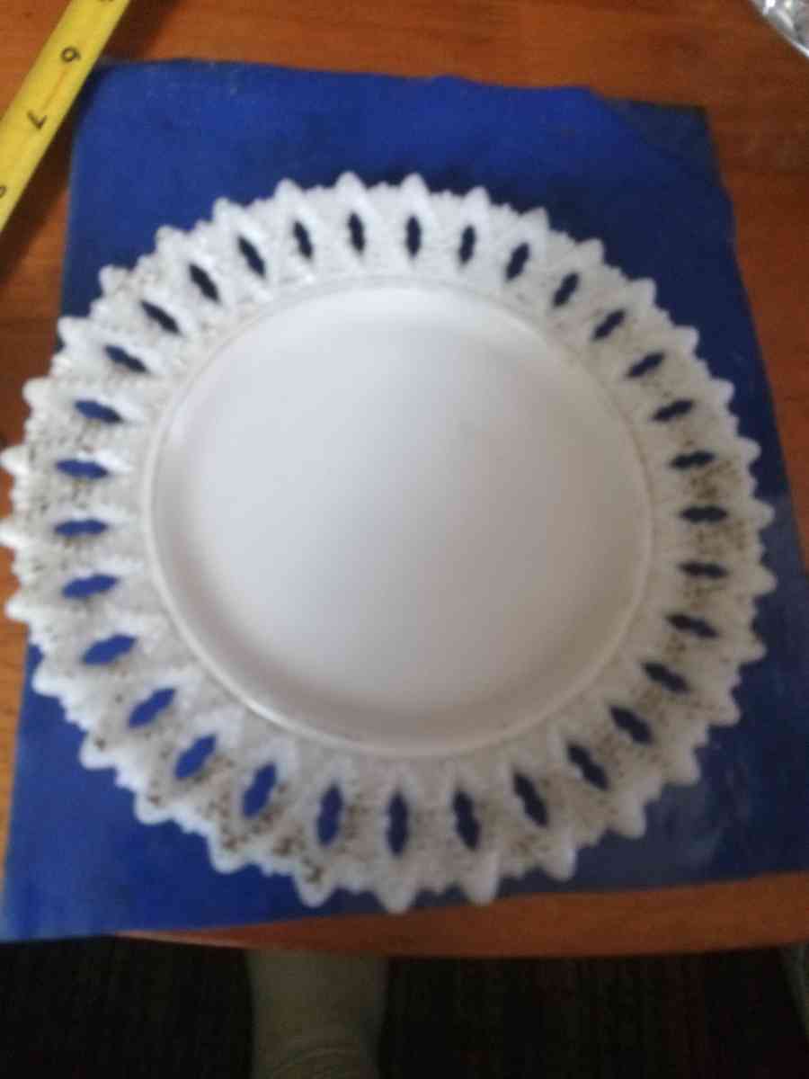 Kemple Sheaf of wheat milk glass plate - Pawtucket, Rhode Island - FleaMarketBay