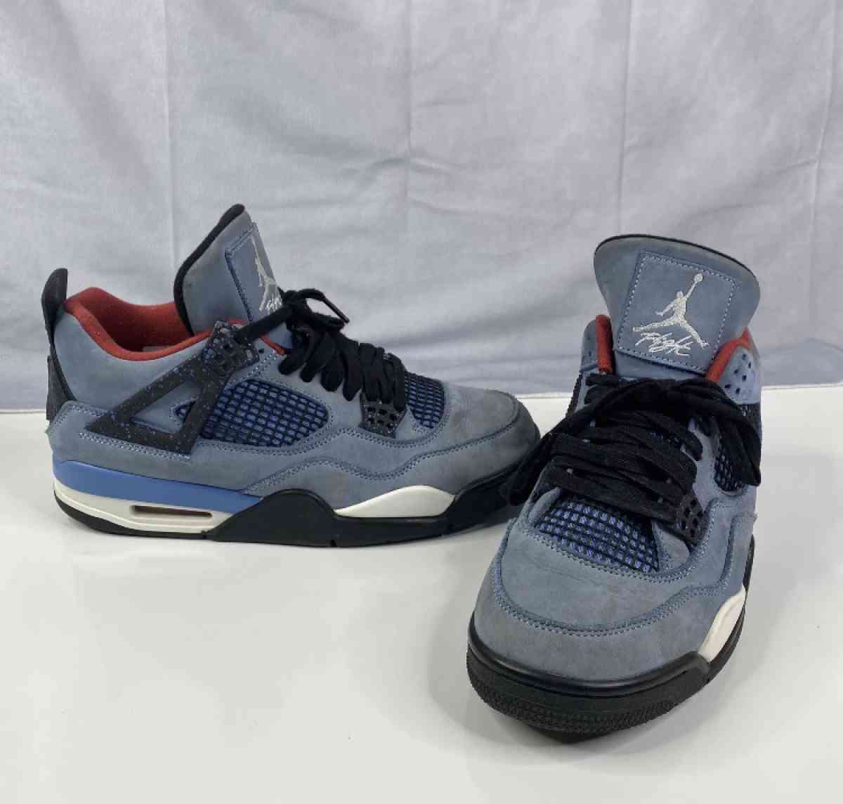 2 pairs of air jordans - Alicia, Arkansas - FleaMarketBay