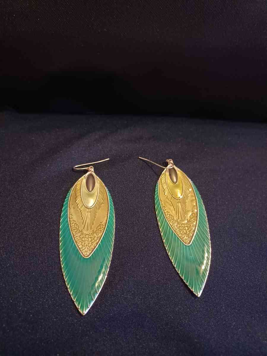 jewelry and earrings and a park lane bangle bracelet - Oxford, Mississippi - FleaMarketBay