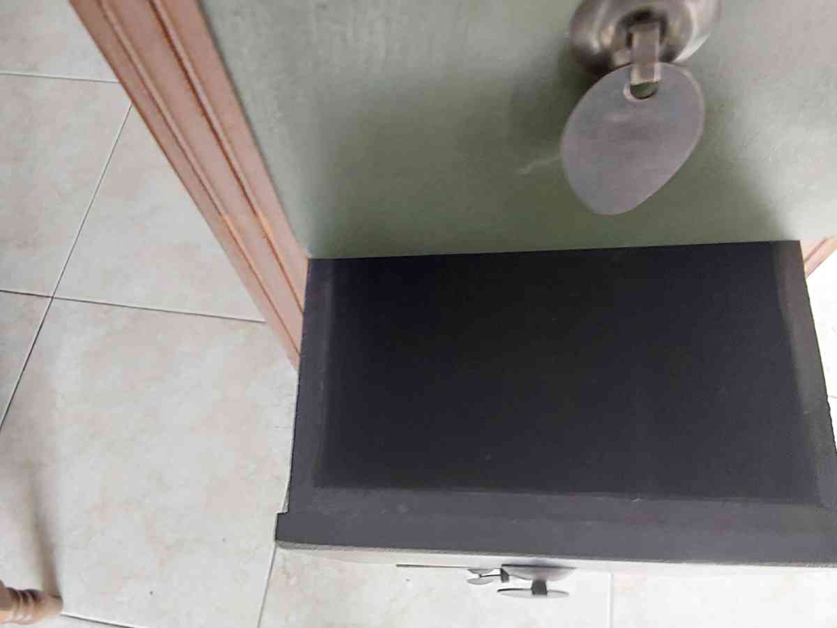 jewelry cabinet - Fort Lauderdale, Florida