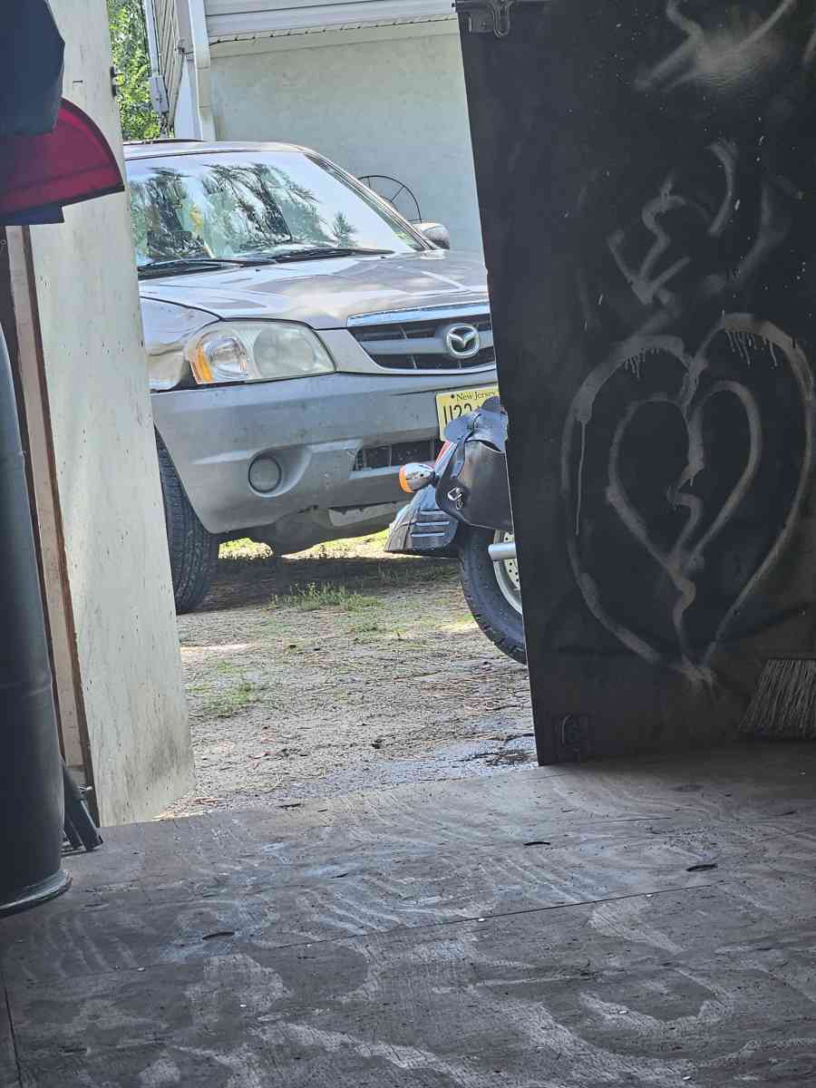 2001 mazda tribute DX - Browns Mills, New Jersey