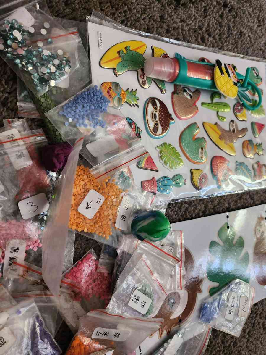 stickers beads lip glas toys - Madison, Indiana - FleaMarketBay