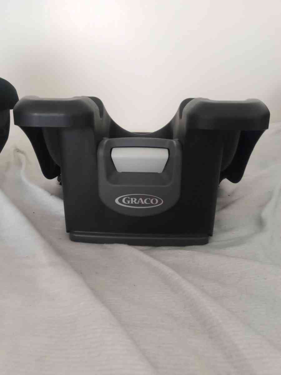 infant car seat - Painesville, Ohio