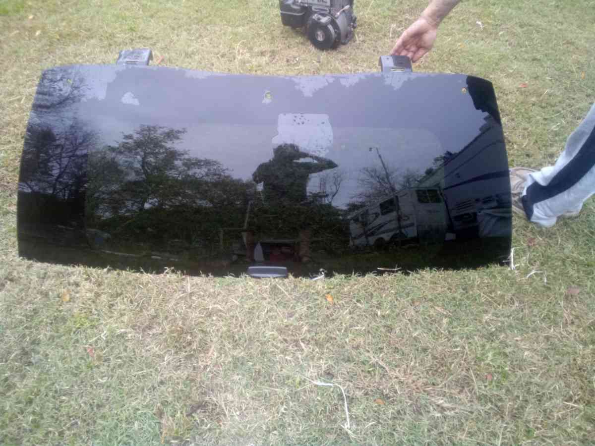 escalade back glass - Cabot, Arkansas