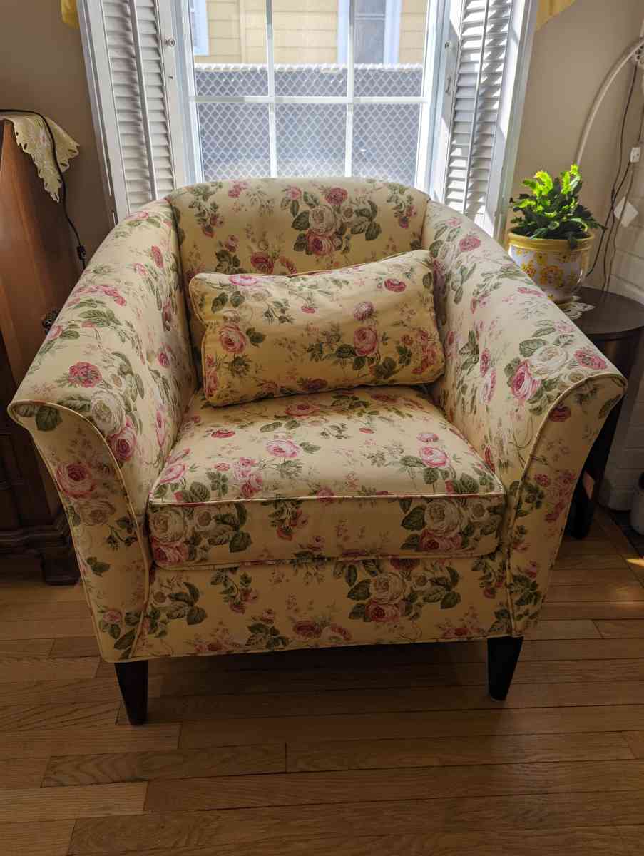 Sofa and chair set - Wilmington, Delaware - FleaMarketBay