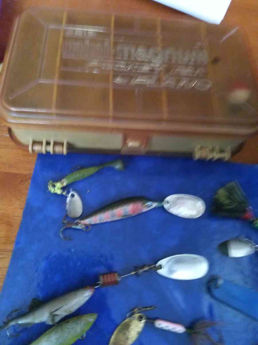 15 Fishing Lures and mini magnum pokcet lure holder - Pawtucket, Rhode Island - FleaMarketBay