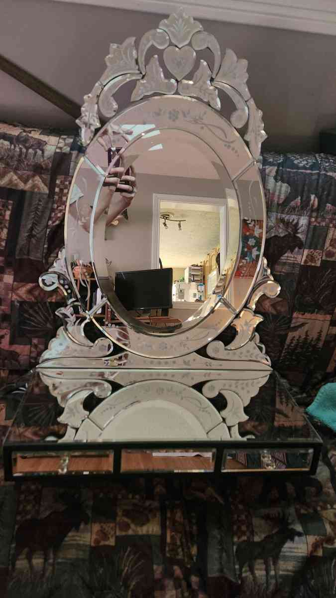vintage venetian mirror  vanity - Glasgow, Kentucky - FleaMarketBay