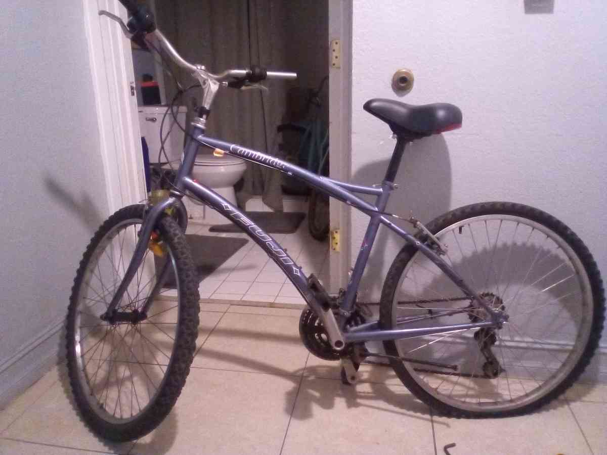 Fuji Cambridge 4130 mens bicycle medium frame - Miami, Florida