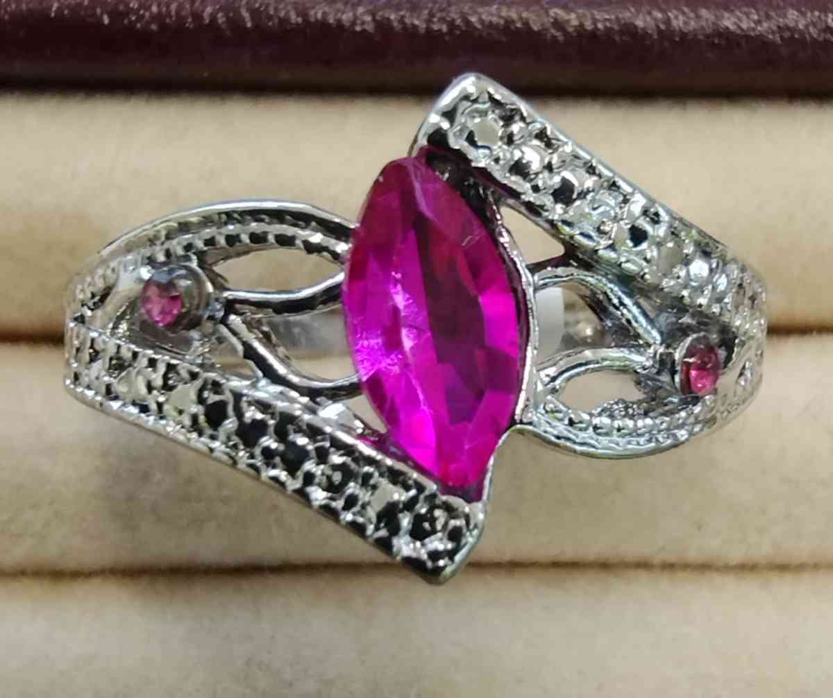 Rings also earrings and necklace sets - Waco, Texas - FleaMarketBay