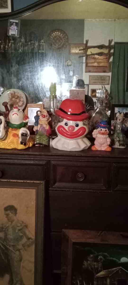 5 clown figurines 2 banks vintage - New Albany, Indiana - FleaMarketBay