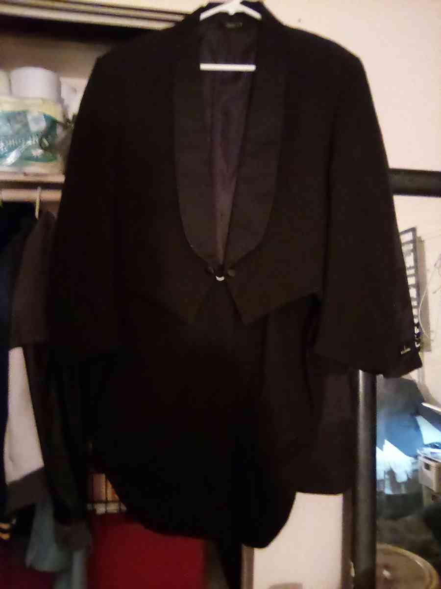 suits - Carson City, Nevada - FleaMarketBay