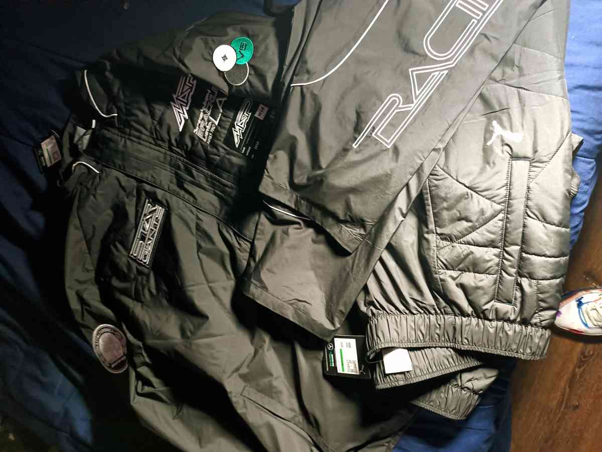 OFFICIAL FORMULA 1 GEAR - Las Vegas, Nevada - FleaMarketBay