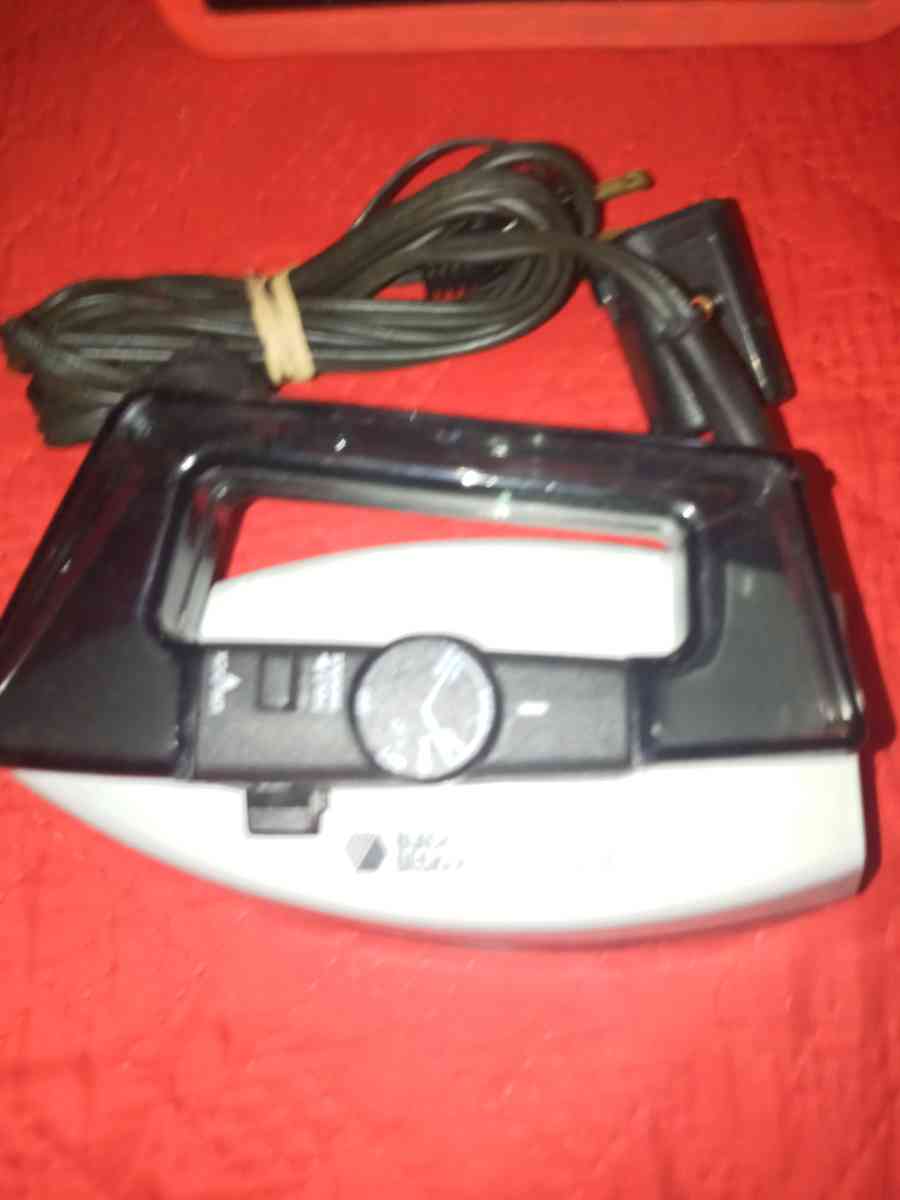 vintage 1988 Black and Decker travel iron - Davenport, Florida - FleaMarketBay