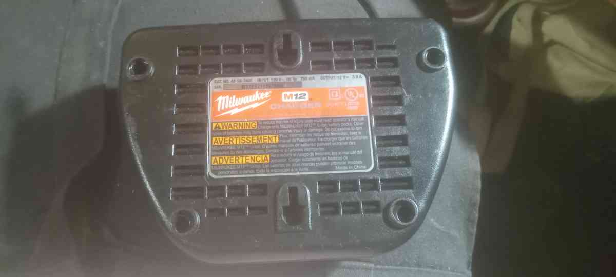 Milwaukee M12 Battery Charger - Ponchatoula, Louisiana