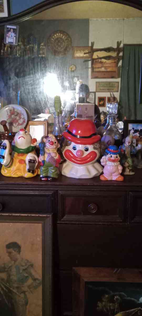 5 clown figurines 2 banks vintage - New Albany, Indiana - FleaMarketBay