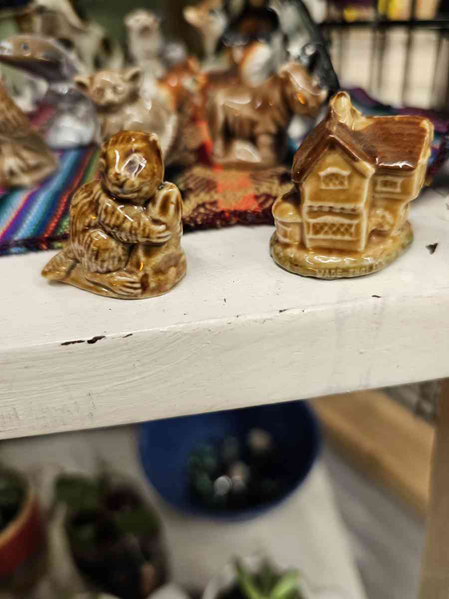 Ward Miniature Collectables - Ocala, Florida - FleaMarketBay