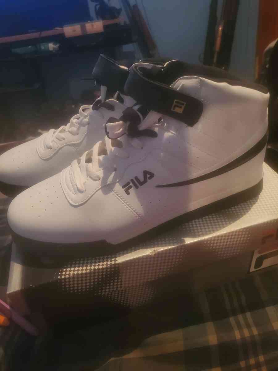 Mens White Fila Shoes - Detroit, Michigan