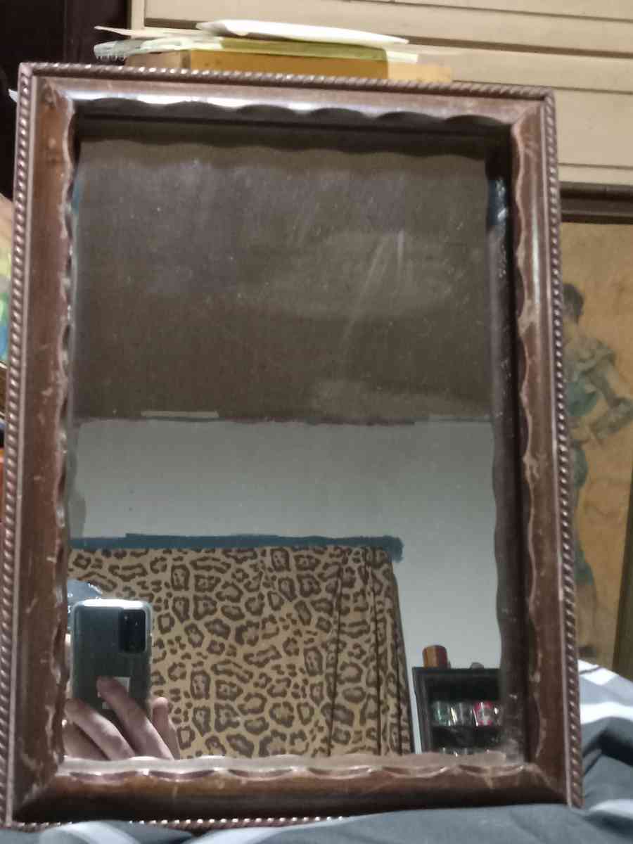 wood mirror ornate detailing - New Albany, Indiana - FleaMarketBay