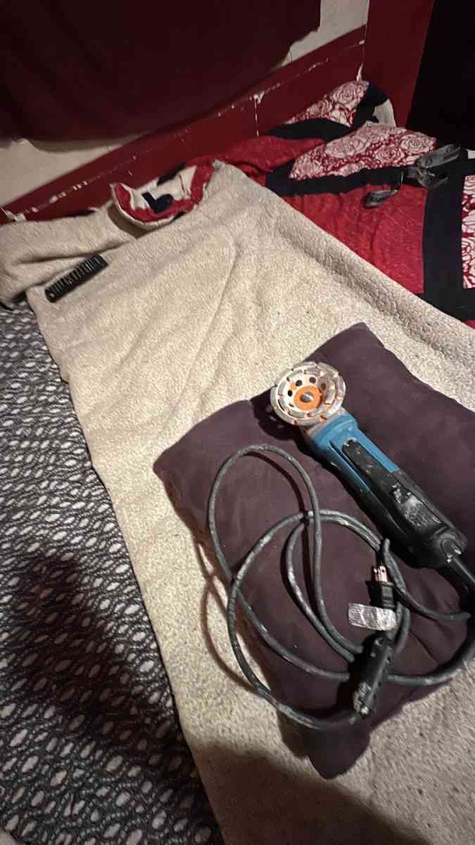 Makita grinder with cord and concrete pid - San Jose, California - FleaMarketBay