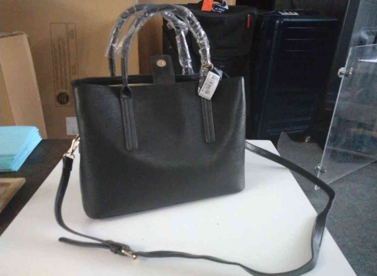 Bebe purse - Brooksville, Florida - FleaMarketBay