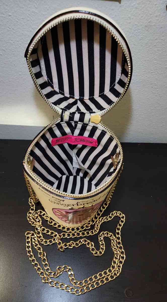 Betsey Johnson gingerbread latte purse - Los Angeles, California - FleaMarketBay