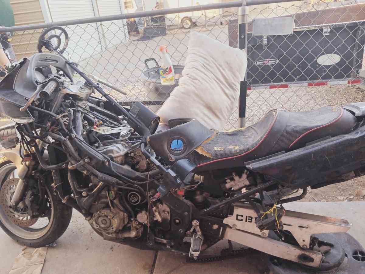 2004 Honda cbr project bike - Bullhead City, Arizona - FleaMarketBay