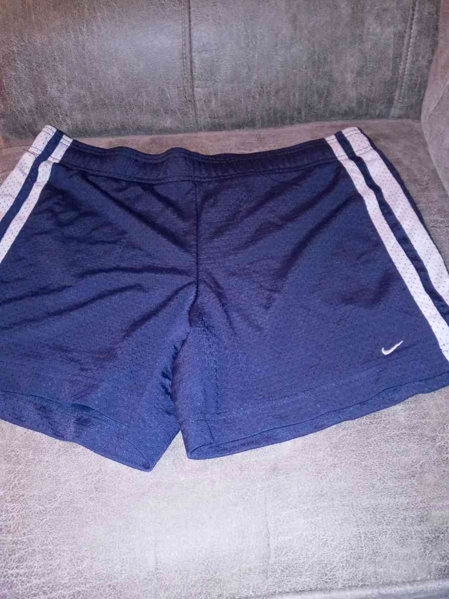 womens Nike shorts medium - Davenport, Florida