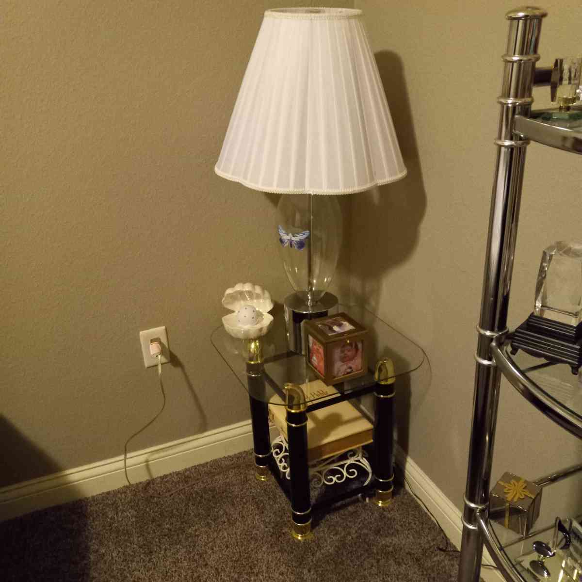 3 end tables  2 very nice lamps