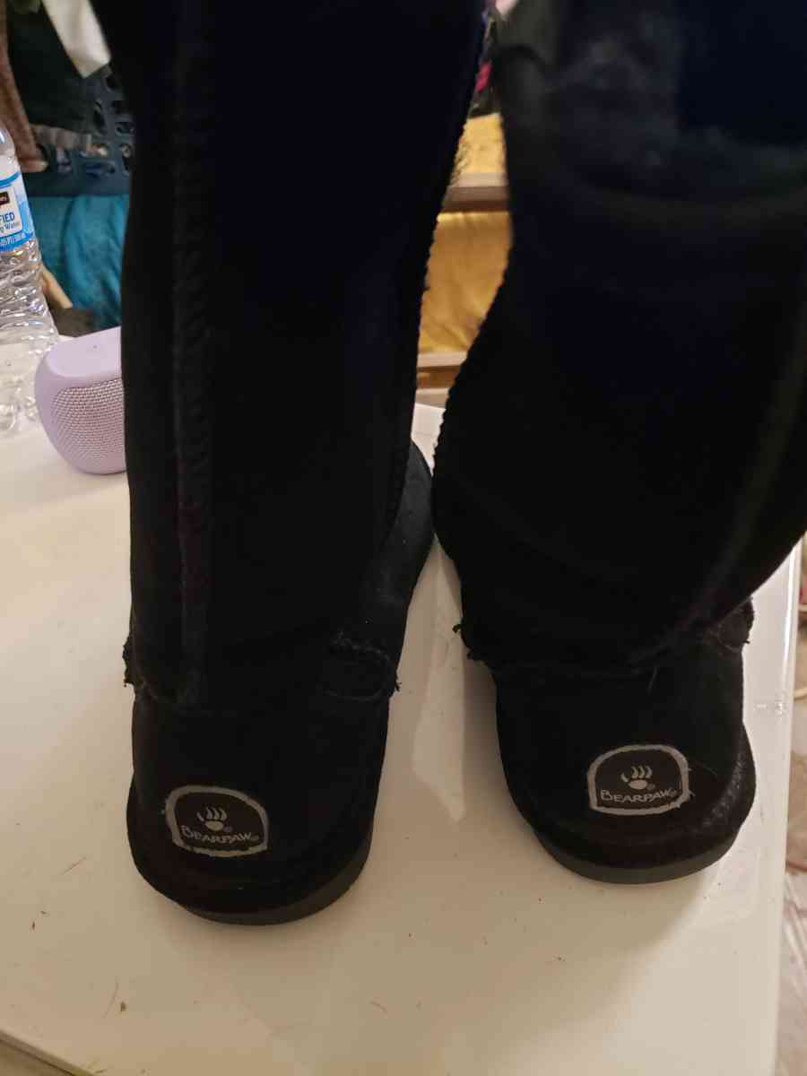 BEARPAW SIZE 8 BRAND NEW - Bracey, Virginia - FleaMarketBay