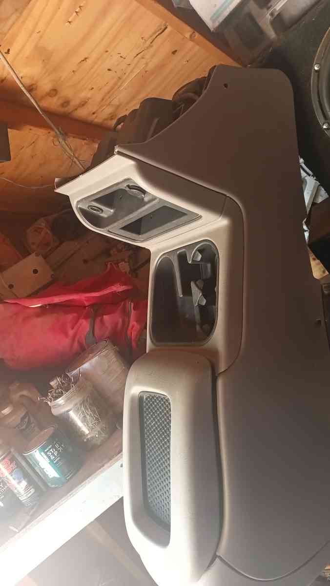 consola sentral Silverado Cadillac suburban GMC YUKON 1999 - Hesperia, California - FleaMarketBay