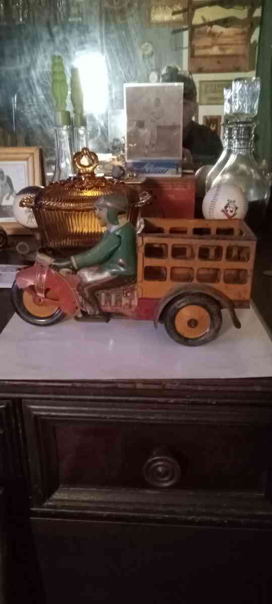 1938 or 39 marxx wind up speed boy delivery