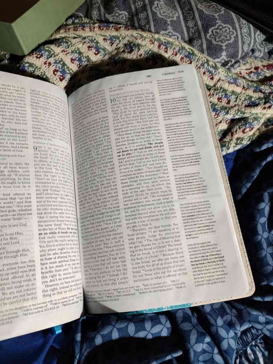 Study Bible For Women - Grovetown, Georgia - FleaMarketBay