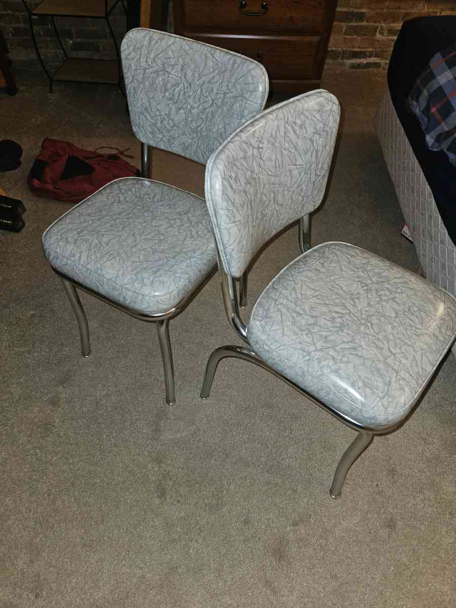 kitchen table and chairs - Lynn, Massachusetts - FleaMarketBay