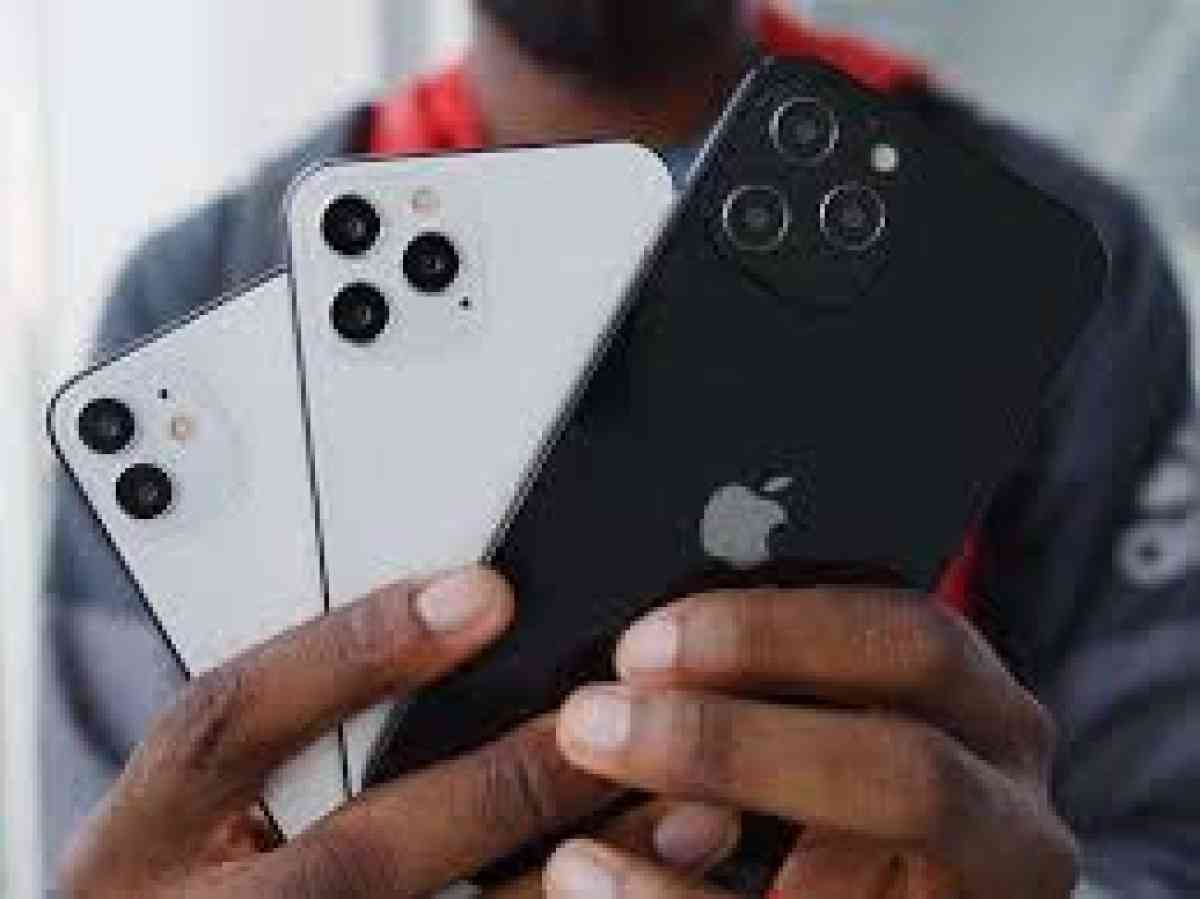 Black iphone 15 - Indio, California - FleaMarketBay