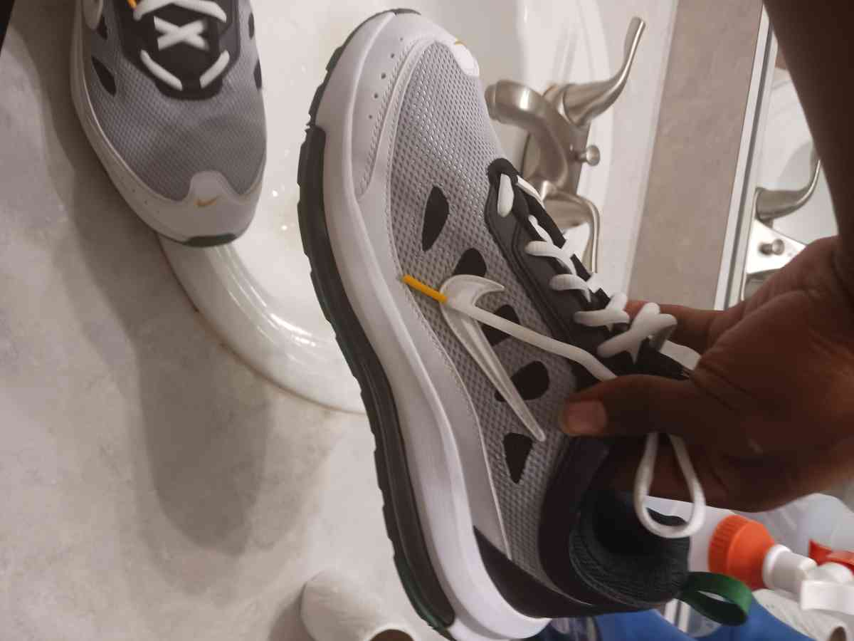 air max ap size 9 - Roseville, Michigan - FleaMarketBay