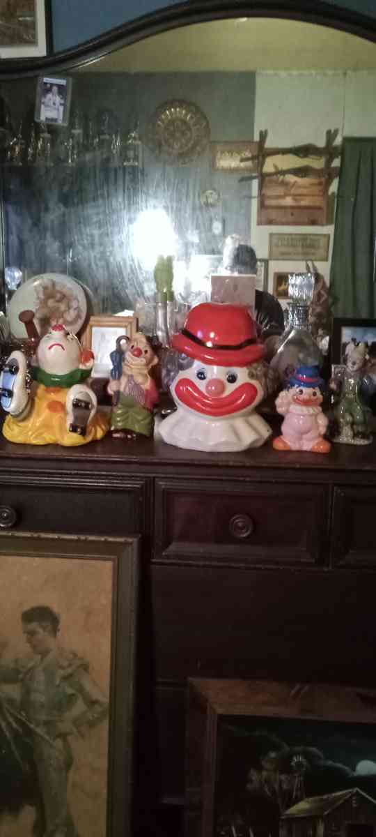 5 clown figurines 2 banks vintage - New Albany, Indiana - FleaMarketBay