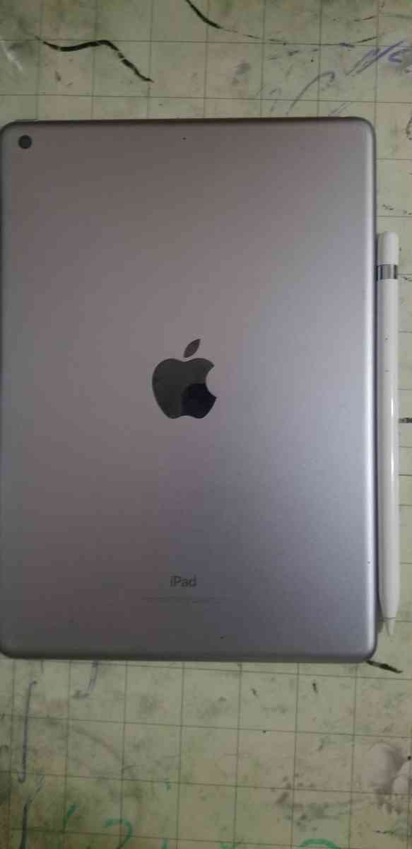 ipad 6th Gen W Apple Pen - Ridgewood, New York - FleaMarketBay