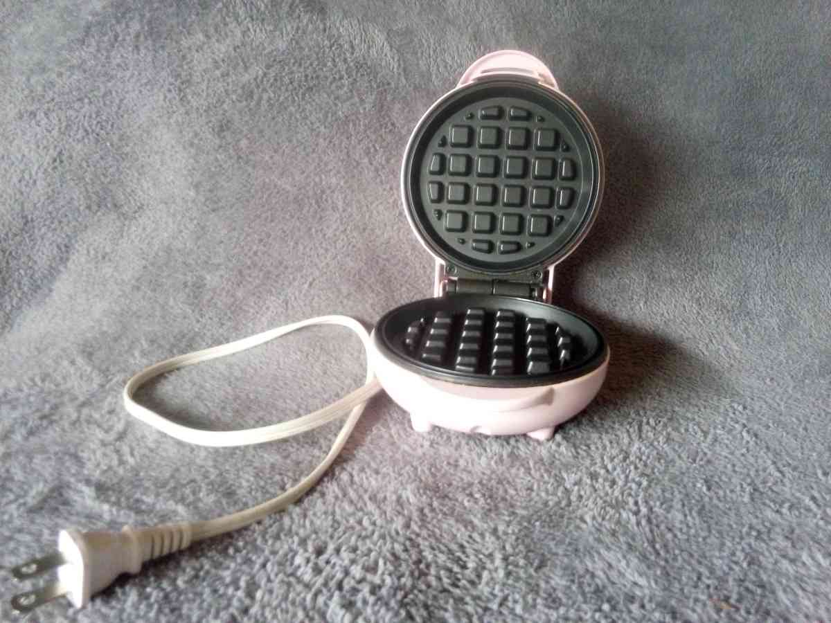 Mini Waffle Maker - Indianapolis, Indiana - FleaMarketBay