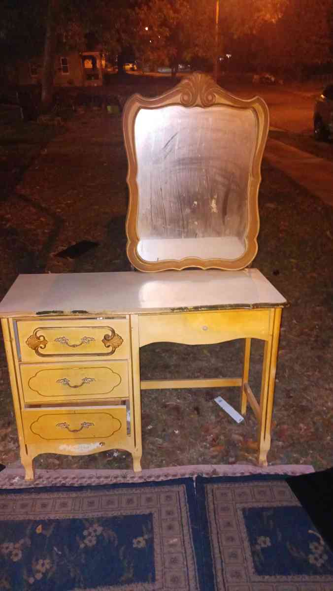 dresser - Little Rock, Arkansas