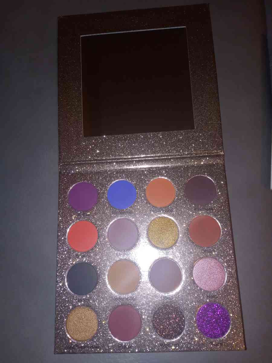 16 color palette makeup with mirror - Davenport, Florida - FleaMarketBay