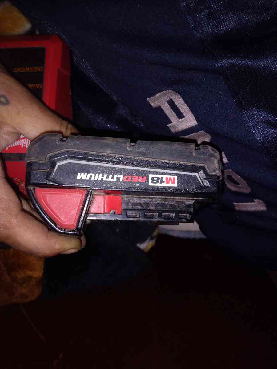 Milwaukee battery and charger - Jackson, Missouri - FleaMarketBay