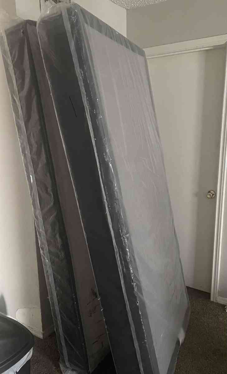 King Mattress Set - Houston, Texas - FleaMarketBay