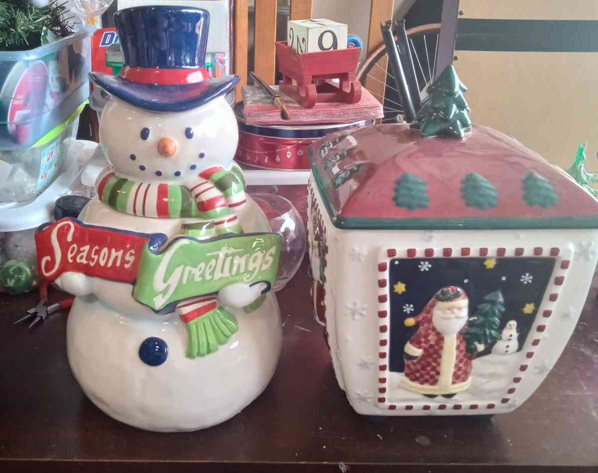Great condition Christmas Cookie Jars - El Mirage, Arizona - FleaMarketBay