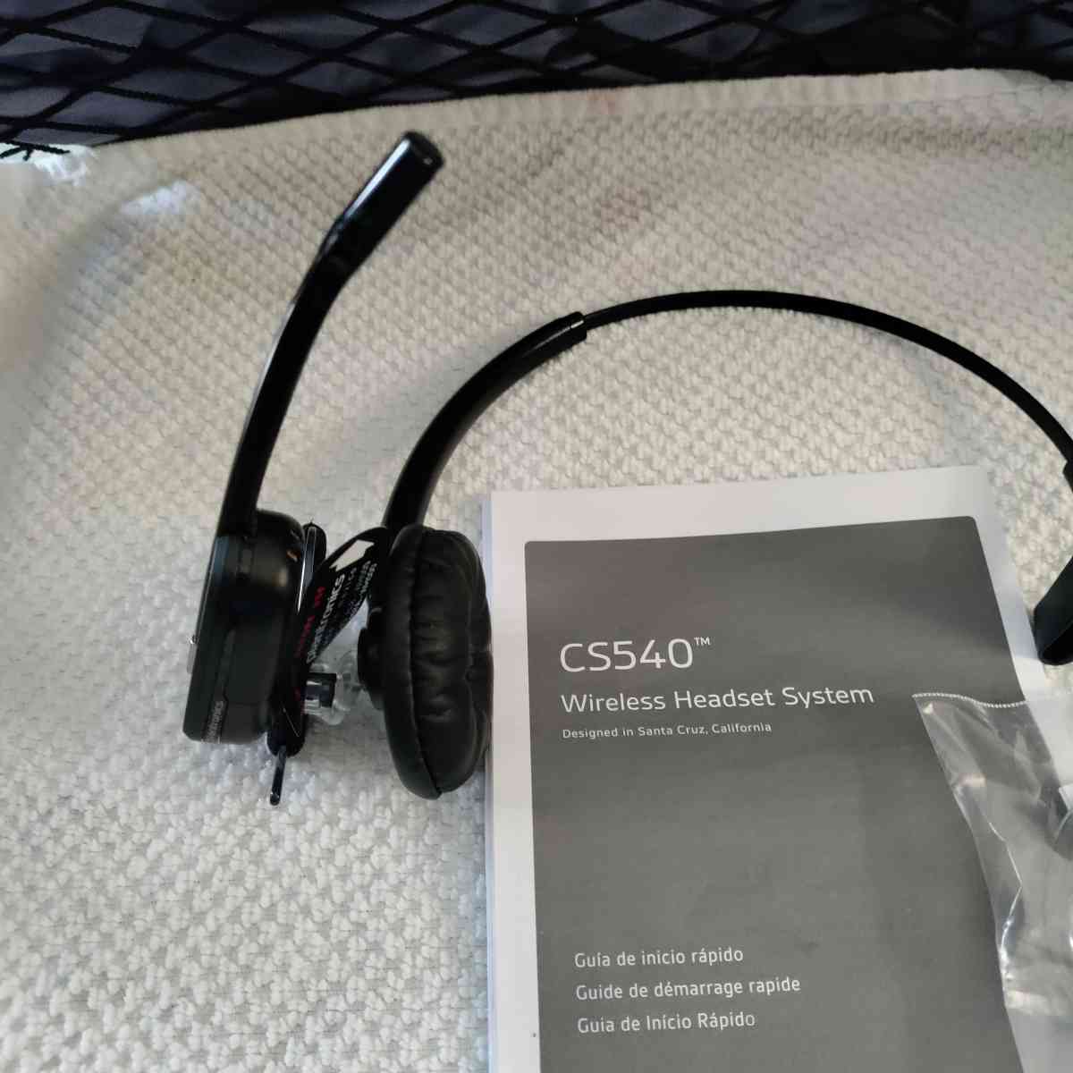 Plantronics wireless headset NOT BLUETOOTH CAPABLE - Boynton Beach, Florida - FleaMarketBay