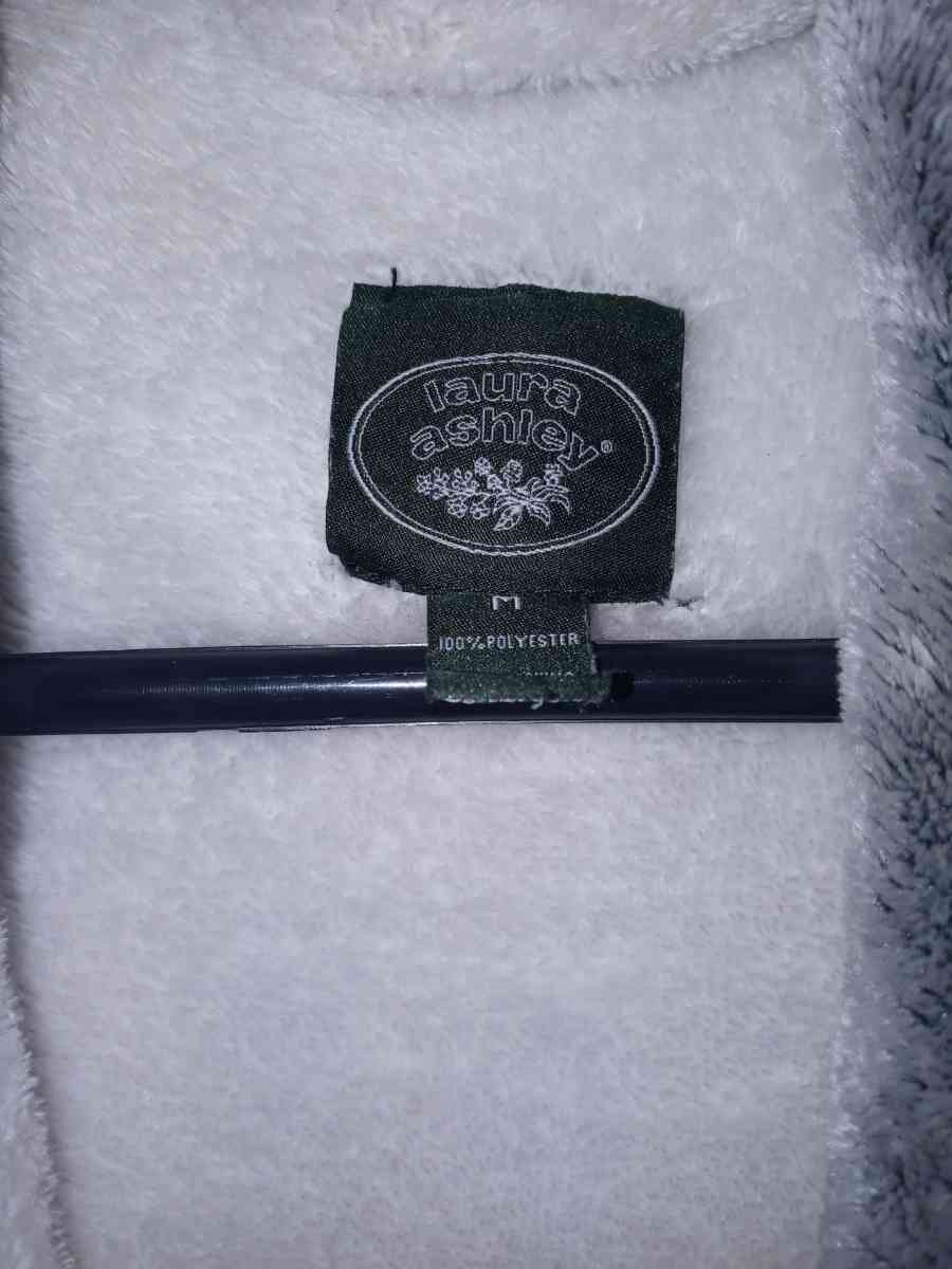 small medium robes white is Laura Ashley Greene is concierge - Davenport, Florida - FleaMarketBay