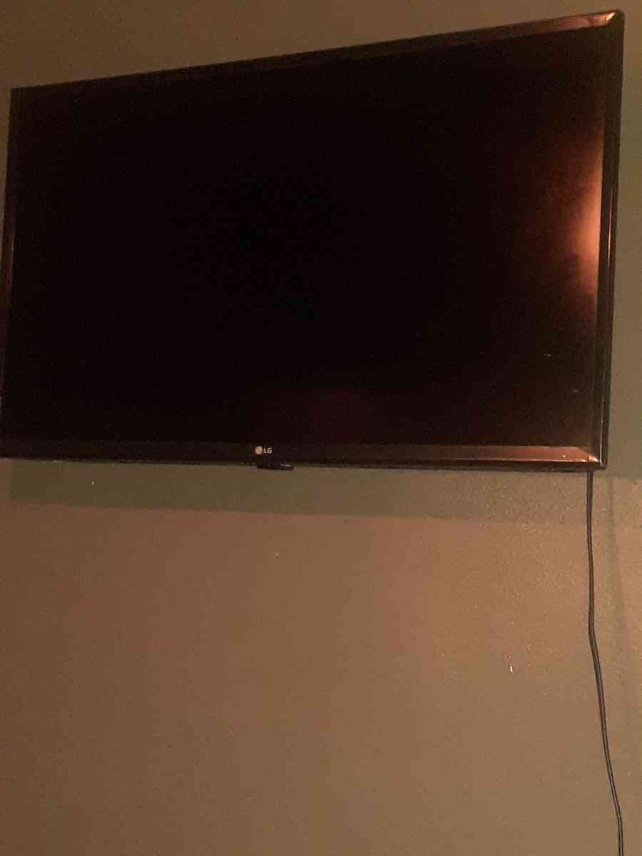 32 Inch LG Smart TV - Detroit, Michigan - FleaMarketBay