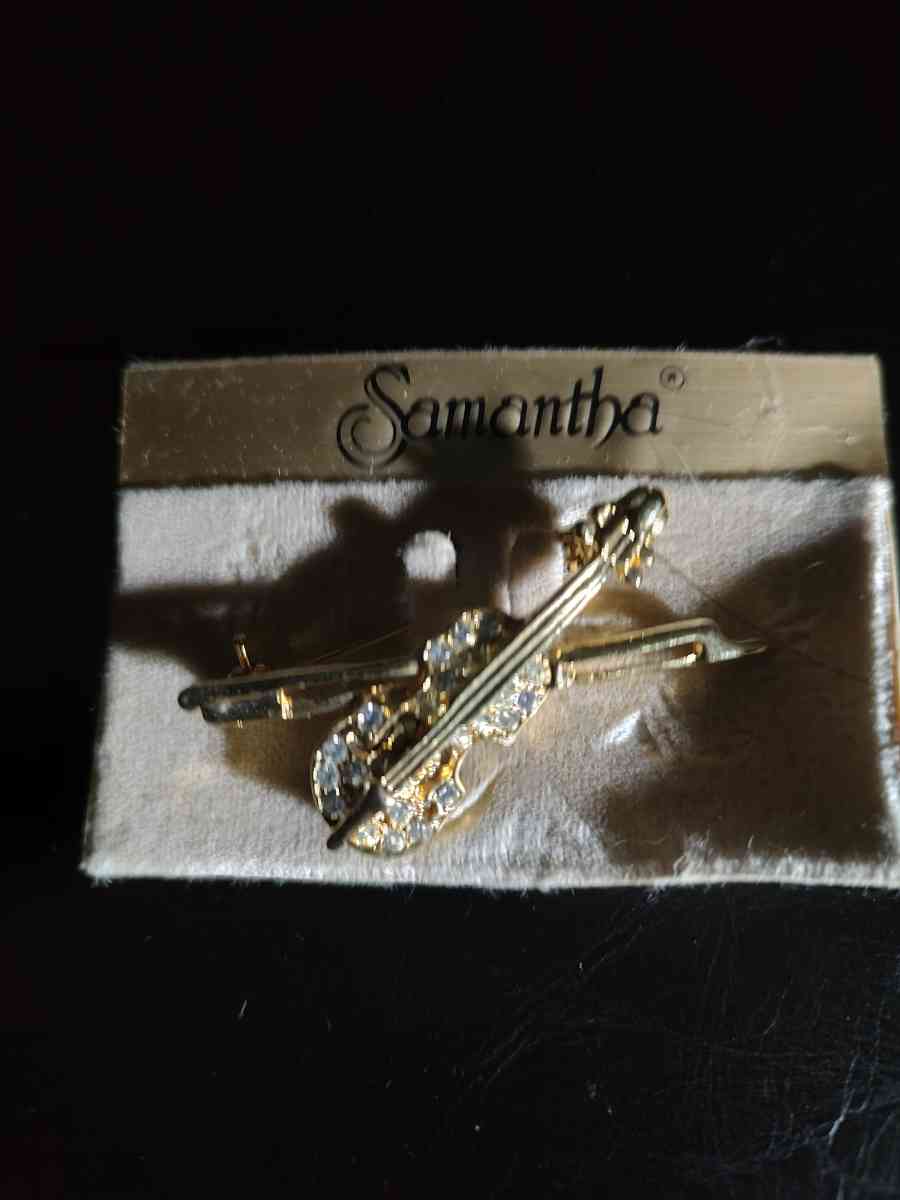 Violin Brooch